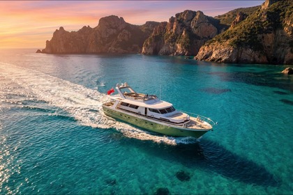 Alquiler Yate a motor Cantieri di Pisa Pegasus Cerdeña