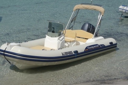Hire Motorboat Capelli Tempest 626 Fréjus