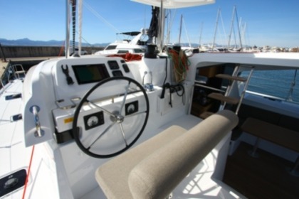 Charter Catamaran Lagoon Lagoon 42 La Spezia