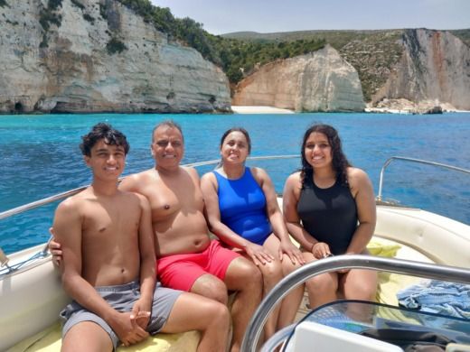 Ζολά Motorboat Marinello Private boat trip alt tag text