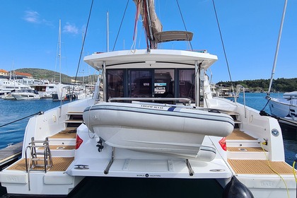 Verhuur Catamaran Catana Bali 4.1 - 4 + 1 cab. Šibenik