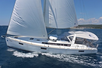 Hire Sailboat BENETEAU OCEANIS 48 Sukošan