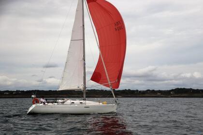 Hire Sailboat Beneteau First 31.7 Larmor-Plage