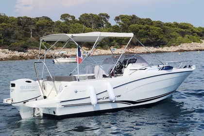 Ενοικίαση Μηχανοκίνητο σκάφος Jeanneau Cap Camarat 6.5 / sports tractés Αντίπ