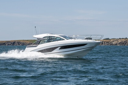 Charter Motorboat Benetau Gran Turismo 36 C Castelldefels