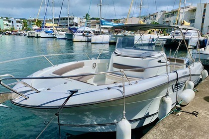 Charter Motorboat Jeanneau Cap Camarat 8.5 Cc Les Trois-Îlets