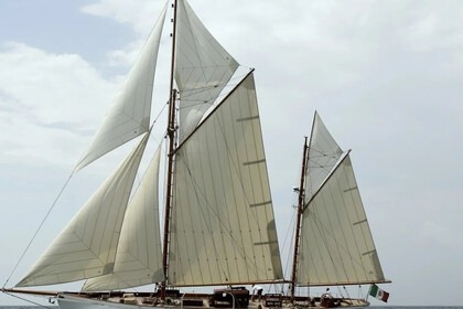 Alquiler Velero Summers & Payne Gaff Ketch Nápoles