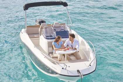 Hire Motorboat Quicksilver 605 activ Caleta de Velez