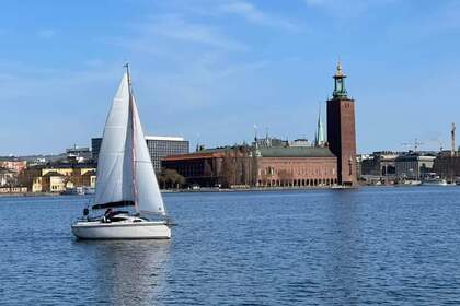 Hire Sailboat Maxus 21 Stockholm
