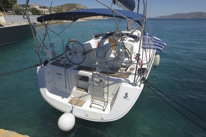 Hire Sailboat Beneteau Oceanis 43 Athens