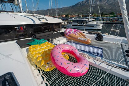 Hire Catamaran Lagoon-Bénéteau Lagoon 40 - 4 + 2 cab Kaštel Gomilica