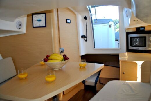 Motorboat Beneteau Flyer 850 Sun Deck boat plan