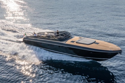 Hire Motorboat Itama 62 RS Saint-Tropez
