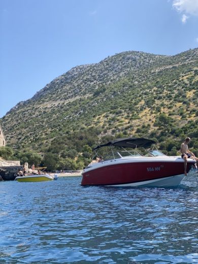 Lesina Motorboat Mazury 40 hp free petrol alt tag text