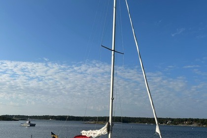 Hyra båt Segelbåt Lidingö Marin  boatyard in Sweden. Conqubin 38 CR Stockholm Archipelago