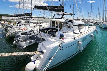 Charter Catamaran Lagoon Lagoon 39 Sukošan