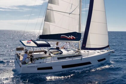Hire Sailboat  Moorings 41.3 Road Town