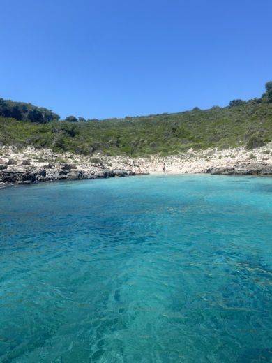 Lesina Motorboat Mazury 40 hp free petrol alt tag text