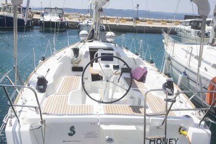 Rental Sailboat BENETEAU OCEANIS 31 Split