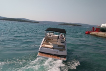 Charter Motorboat Bayliner 742 Cuddy Biograd na Moru