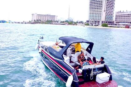 Charter Motorboat Chris Craft 35 Cancún