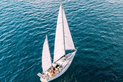 Hyra båt Segelbåt JEANNEAU GIN FIZZ Roses