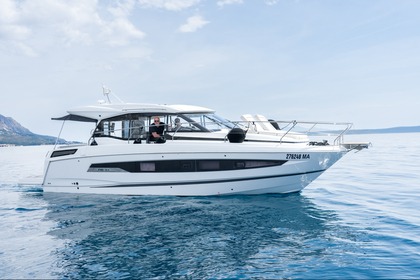 Charter Motorboat Jeanneau NC 37 Makarska
