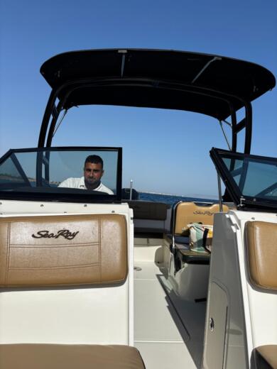 Protaras Motorboat SeaRay 210 SPX alt tag text