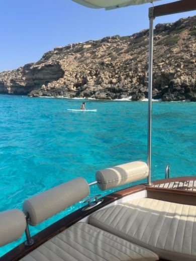 Can Pastilla Motorboat Llaüt de madera Artesanal alt tag text