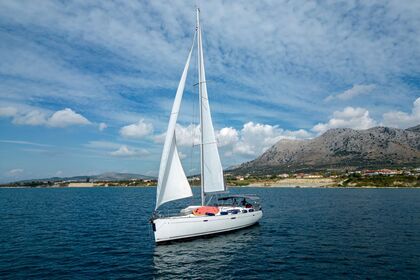 Hire Sailboat Beneteau Oceanis 54 Palairos