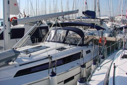 Hire Sailboat BAVARIA 37 CRUISER Sukošan