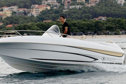 Hyra båt Motorbåt BENETEAU Flyer 550 Sun Deck Toscolano Maderno