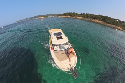 Rental Motorboat Beneteau Antarès 8 OB Hyères