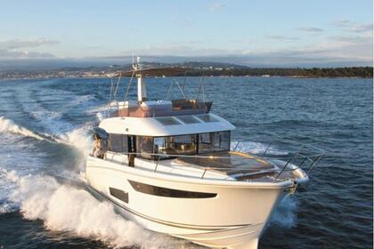 Charter Motorboat Jeanneau Jeanneau 43 Rio de Janeiro