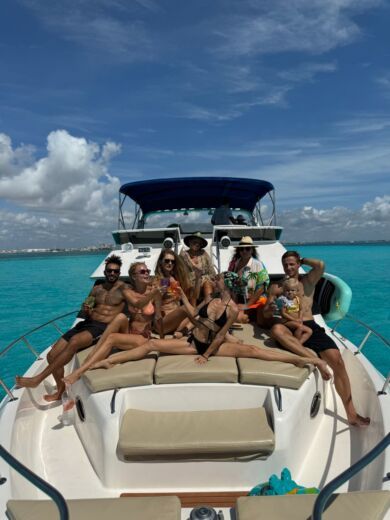 Κανκούν Motorboat Sea Ray Express Bridge alt tag text