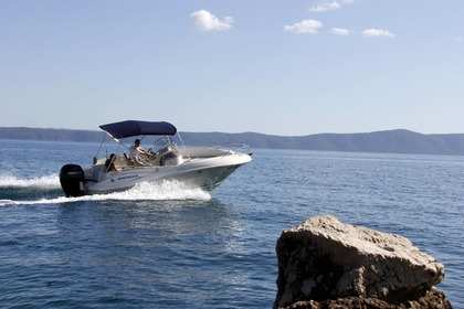 Hire Motorboat QUICKSILVER Commander 635 Tučepi