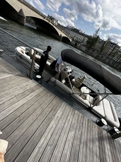 Paris Motorboat Smoker Craft Sun Chaser 7522 alt tag text