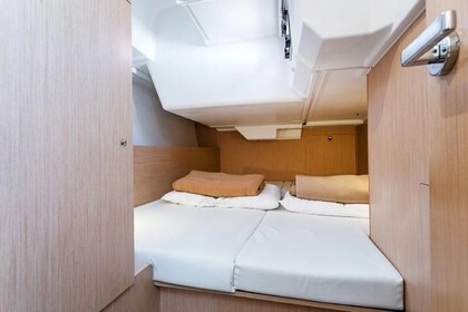 Miete Segelboot Bénéteau Oceanis 38 - 3 cab. Empuriabrava