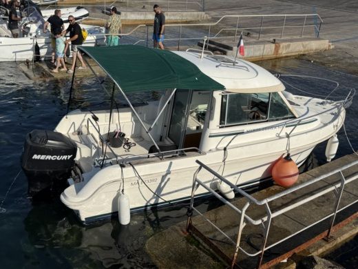 Motorboat Jeanneau Merry Fisher 625 boat plan