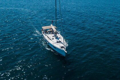 Rental Sailboat Jeanneau Sun Odyssey 440 Alimos