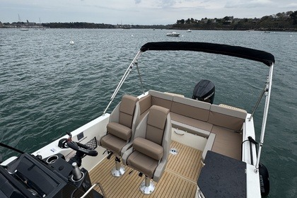 Noleggio Barca a motore Quicksilver Activ 755 Sundeck Dinard