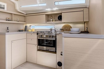 Location Voilier Beneteau Océanis 40.1 Easy chill Arzon