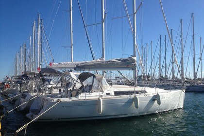 Charter Sailboat BENETEAU OCEANIS 37 Toulon