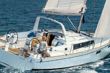 Charter Sailboat BENETEAU OCEANIS 38.1 Castiglioncello