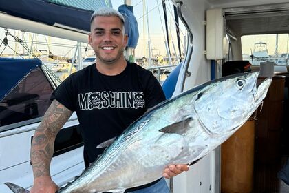 Charter Motorboat Fishing Trip with Snacks and Drinks /Per group up to 6 Fuengirola