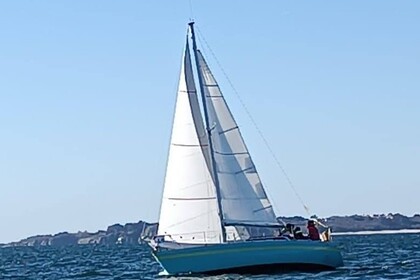 Charter Sailboat Jeanneau Aquila Larmor-Plage