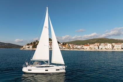 Hire Sailboat Bavaria Yachtbau Bavaria C38 Tribunj