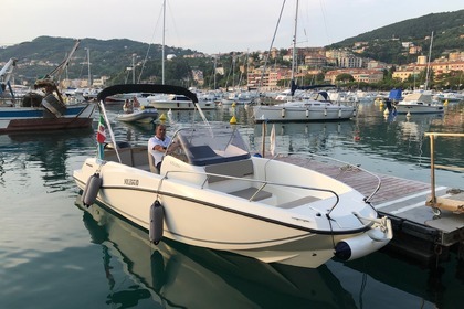 Noleggio Barca a motore QUICKSILVER 675 open Vernazza