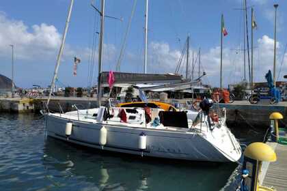 Noleggio Barca a motore Beneteau First 31.7 Marsala