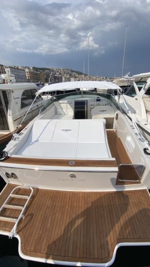 Motorboat Tornado Tornado 38 boat plan